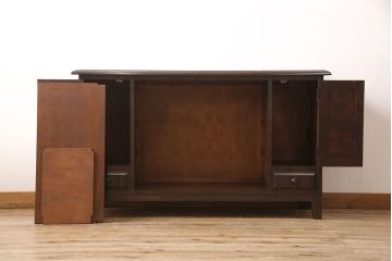 北海道民芸家具のサイドボードをリペア&カスタム!木製脚を取り付け、本体の色に合わせて着色し仕上げ。(キャビネット、収納棚、リビングボード)