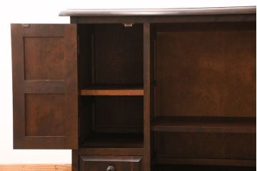 北海道民芸家具のサイドボードをリペア&カスタム!木製脚を取り付け、本体の色に合わせて着色し仕上げ。(キャビネット、収納棚、リビングボード)