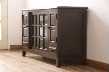 北海道民芸家具のサイドボードをリペア&カスタム!木製脚を取り付け、本体の色に合わせて着色し仕上げ。(キャビネット、収納棚、リビングボード)