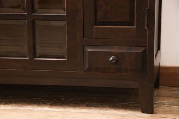 北海道民芸家具のサイドボードをリペア&カスタム!木製脚を取り付け、本体の色に合わせて着色し仕上げ。(キャビネット、収納棚、リビングボード)