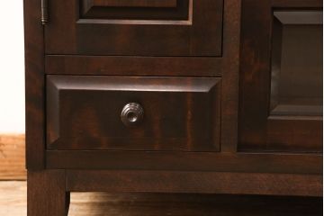 北海道民芸家具のサイドボードをリペア&カスタム!木製脚を取り付け、本体の色に合わせて着色し仕上げ。(キャビネット、収納棚、リビングボード)