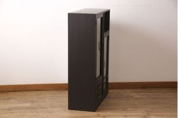 ガラス戸棚をリペア&カスタム!棚板を可動式に変更し、全体をマットブラックでペイント。(収納棚、キャビネット)