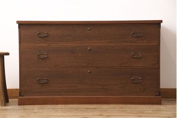 桐箪笥をリペア&カスタム!天板と台輪を取り付けローボードにリメイク。明るめの茶色に着色し仕上げ。(ローチェスト、テレビ台)