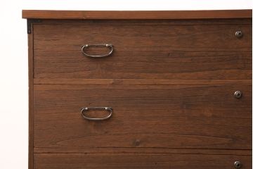 桐箪笥をリペア&カスタム!天板と台輪を取り付けローボードにリメイク。明るめの茶色に着色し仕上げ。(ローチェスト、テレビ台)