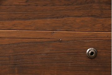 桐箪笥をリペア&カスタム!天板と台輪を取り付けローボードにリメイク。明るめの茶色に着色し仕上げ。(ローチェスト、テレビ台)