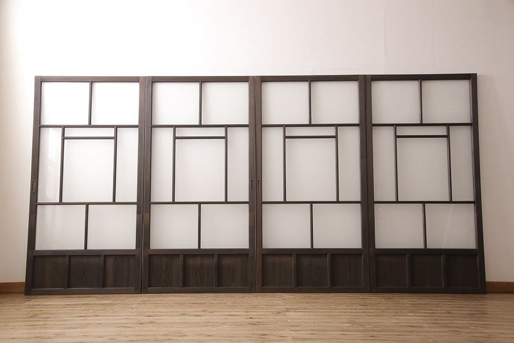 アンティークガラス戸4枚をリペア&カスタム!高さと幅をリサイズし、引手・戸車を取り付け。ガラスはすりガラスに変更し、本体はブラウンに着色し仕上げ。(引き戸、建具)