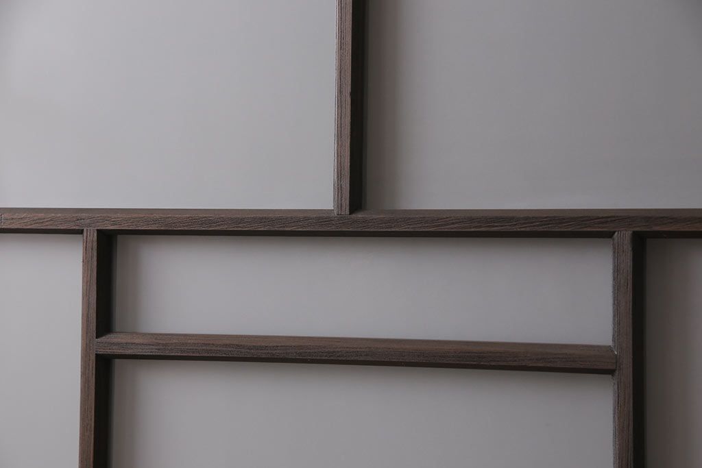 アンティークガラス戸4枚をリペア&カスタム!高さと幅をリサイズし、引手・戸車を取り付け。ガラスはすりガラスに変更し、本体はブラウンに着色し仕上げ。(引き戸、建具)