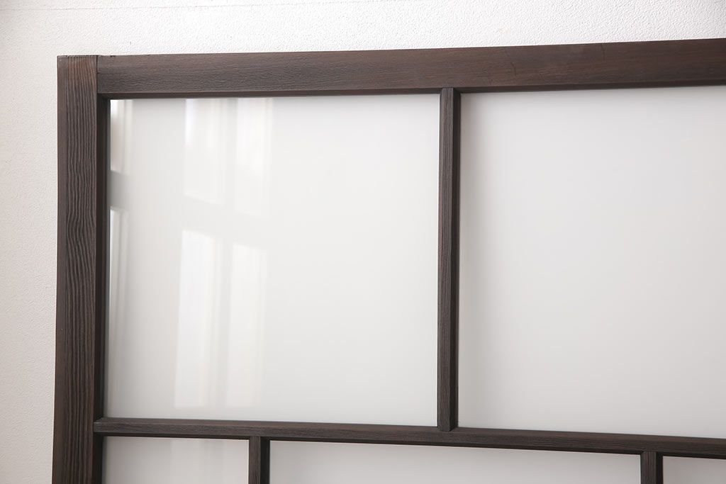 アンティークガラス戸4枚をリペア&カスタム!高さと幅をリサイズし、引手・戸車を取り付け。ガラスはすりガラスに変更し、本体はブラウンに着色し仕上げ。(引き戸、建具)