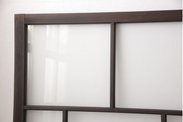 アンティークガラス戸4枚をリペア&カスタム!高さと幅をリサイズし、引手・戸車を取り付け。ガラスはすりガラスに変更し、本体はブラウンに着色し仕上げ。(引き戸、建具)