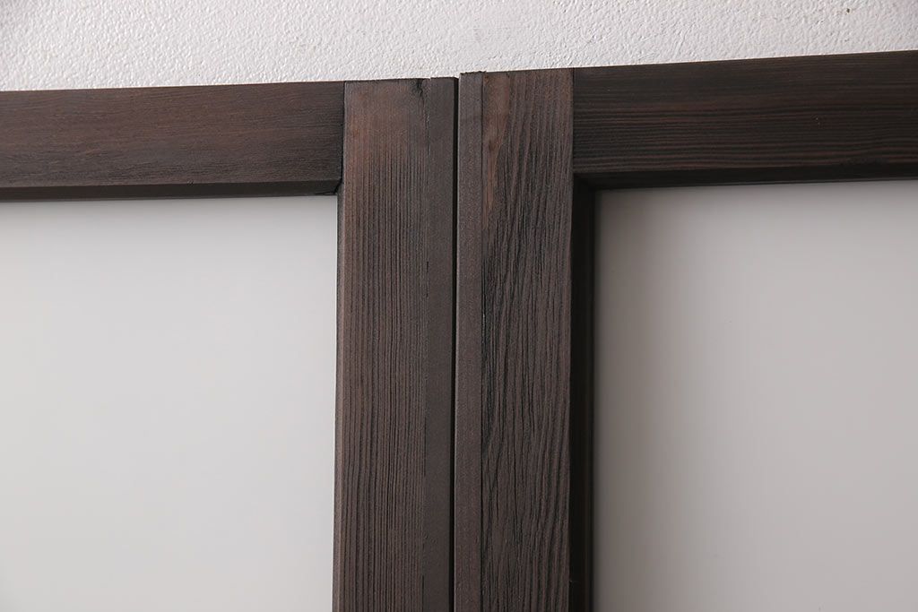 アンティークガラス戸4枚をリペア&カスタム!高さと幅をリサイズし、引手・戸車を取り付け。ガラスはすりガラスに変更し、本体はブラウンに着色し仕上げ。(引き戸、建具)