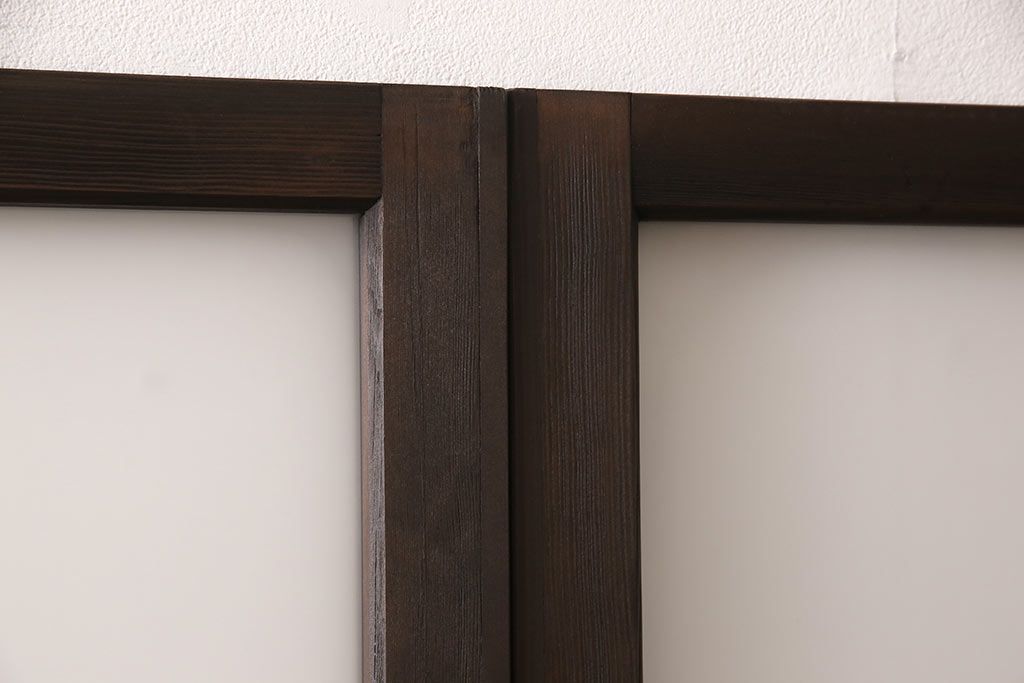 アンティークガラス戸4枚をリペア&カスタム!高さと幅をリサイズし、引手・戸車を取り付け。ガラスはすりガラスに変更し、本体はブラウンに着色し仕上げ。(引き戸、建具)