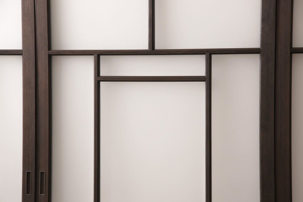 アンティークガラス戸4枚をリペア&カスタム!高さと幅をリサイズし、引手・戸車を取り付け。ガラスはすりガラスに変更し、本体はブラウンに着色し仕上げ。(引き戸、建具)