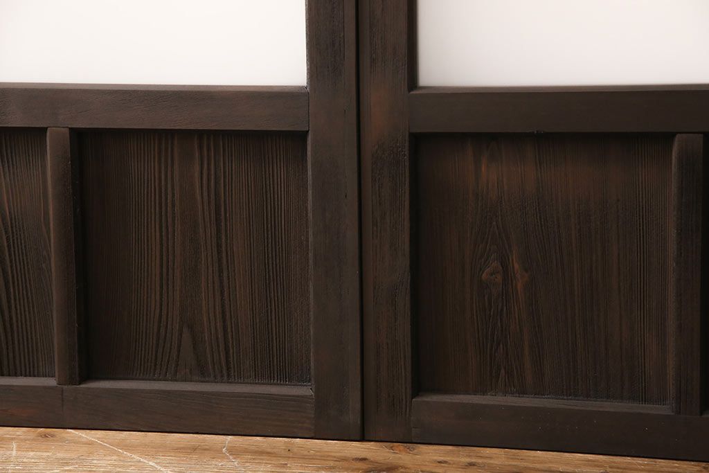 アンティークガラス戸4枚をリペア&カスタム!高さと幅をリサイズし、引手・戸車を取り付け。ガラスはすりガラスに変更し、本体はブラウンに着色し仕上げ。(引き戸、建具)