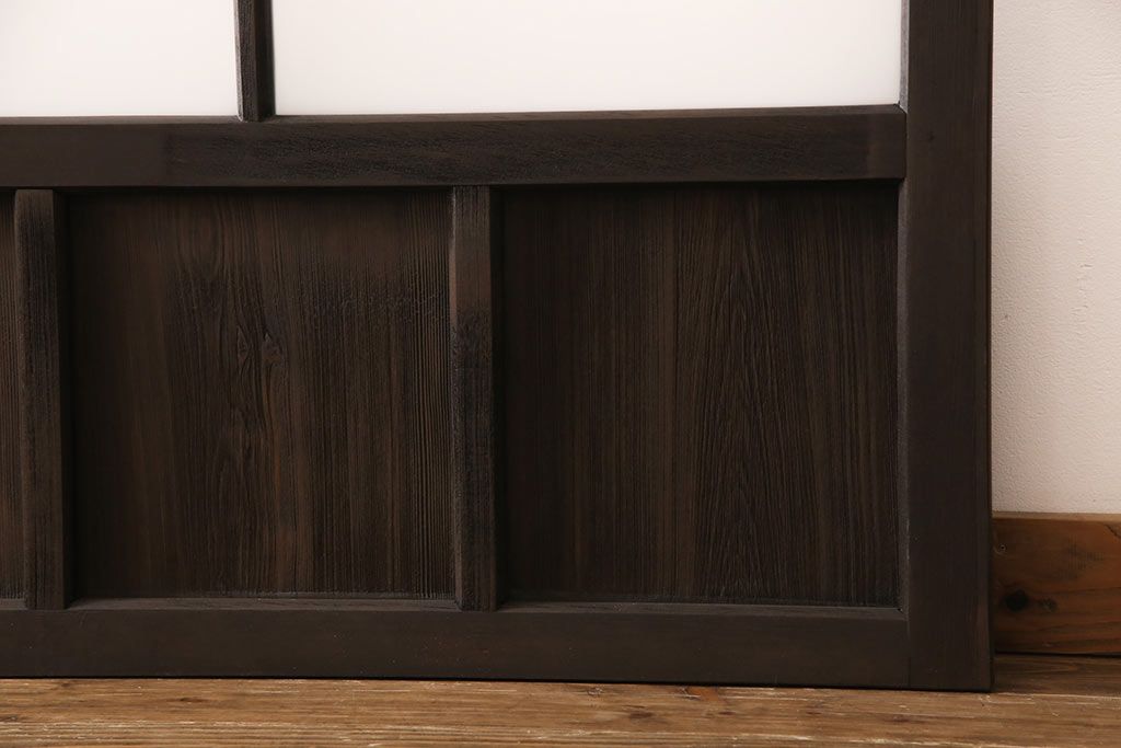 アンティークガラス戸4枚をリペア&カスタム!高さと幅をリサイズし、引手・戸車を取り付け。ガラスはすりガラスに変更し、本体はブラウンに着色し仕上げ。(引き戸、建具)