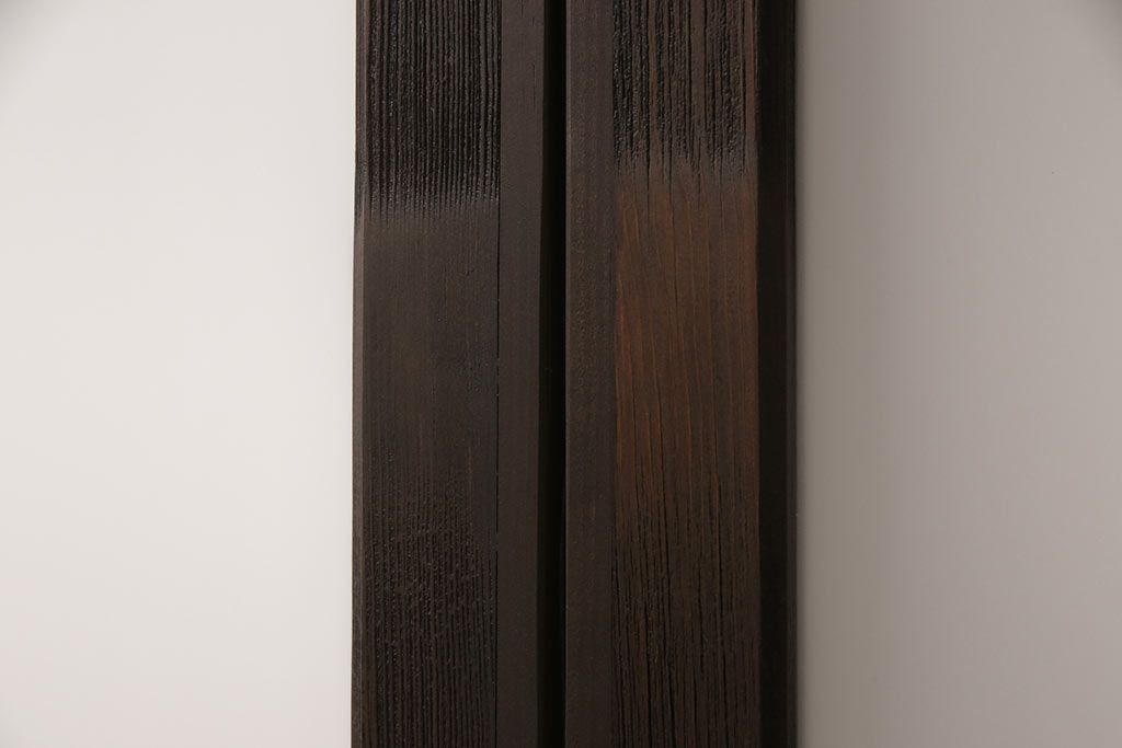 アンティークガラス戸4枚をリペア&カスタム!高さと幅をリサイズし、引手・戸車を取り付け。ガラスはすりガラスに変更し、本体はブラウンに着色し仕上げ。(引き戸、建具)