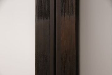 アンティークガラス戸4枚をリペア&カスタム!高さと幅をリサイズし、引手・戸車を取り付け。ガラスはすりガラスに変更し、本体はブラウンに着色し仕上げ。(引き戸、建具)