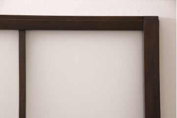 アンティークガラス戸4枚をリペア&カスタム!高さと幅をリサイズし、引手・戸車を取り付け。ガラスはすりガラスに変更し、本体はブラウンに着色し仕上げ。(引き戸、建具)