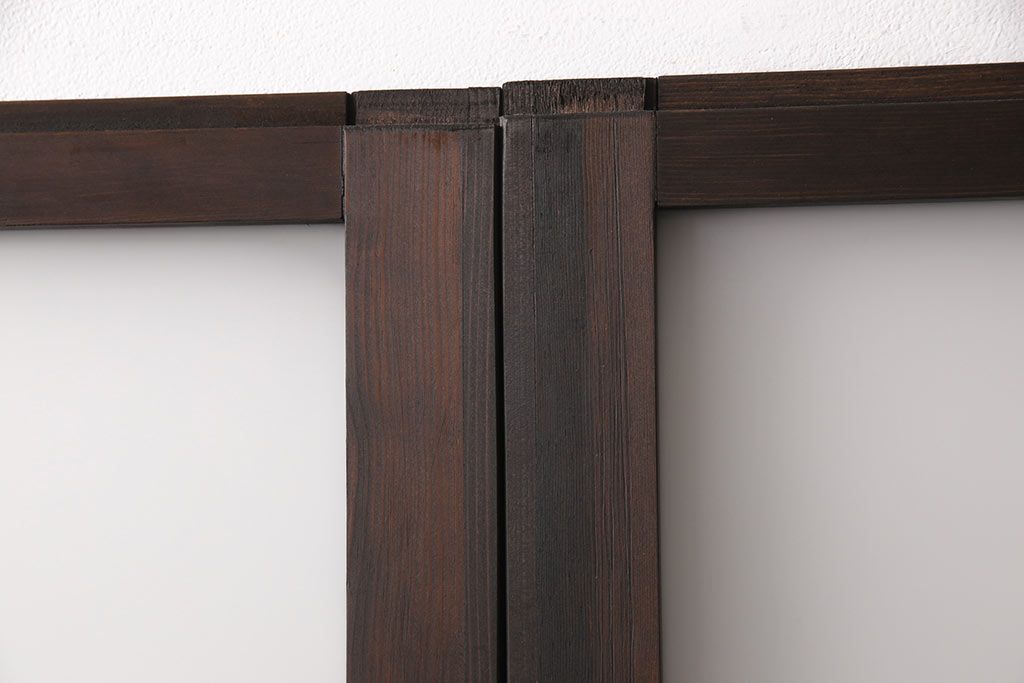 アンティークガラス戸4枚をリペア&カスタム!高さと幅をリサイズし、引手・戸車を取り付け。ガラスはすりガラスに変更し、本体はブラウンに着色し仕上げ。(引き戸、建具)