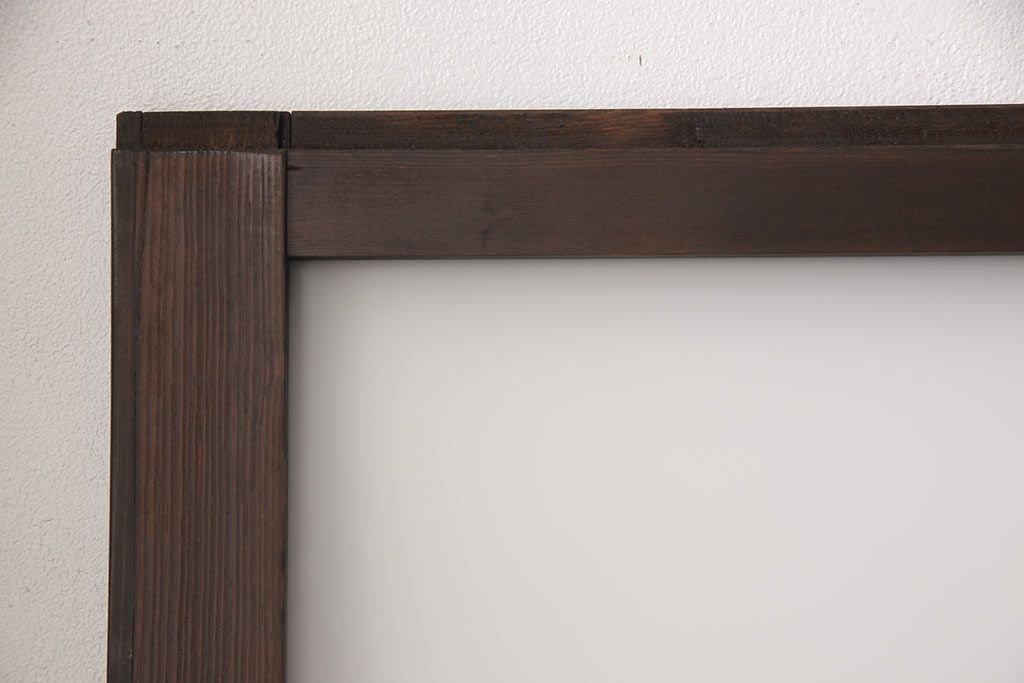 アンティークガラス戸4枚をリペア&カスタム!高さと幅をリサイズし、引手・戸車を取り付け。ガラスはすりガラスに変更し、本体はブラウンに着色し仕上げ。(引き戸、建具)