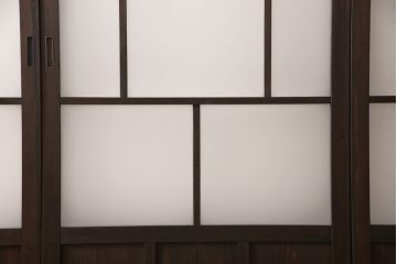 アンティークガラス戸4枚をリペア&カスタム!高さと幅をリサイズし、引手・戸車を取り付け。ガラスはすりガラスに変更し、本体はブラウンに着色し仕上げ。(引き戸、建具)