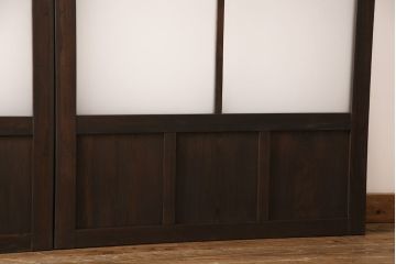 アンティークガラス戸4枚をリペア&カスタム!高さと幅をリサイズし、引手・戸車を取り付け。ガラスはすりガラスに変更し、本体はブラウンに着色し仕上げ。(引き戸、建具)