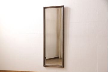 ウォールミラーの見た目を変えずに綺麗にリペア!鏡を交換し、背面に壁掛け用の金具とチェーンを取り付け。(壁掛け鏡)