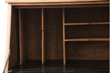ストリップド仕上げをしたライティングビューローをリペア&カスタム!全体に蜜蝋ワックスを塗布し、1トーン落ち着いた色に。(デスク、座机)