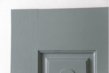 ドアをリペア&カスタム!くすんだ青緑色にペイント。(扉、建具)
