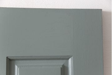 ドアをリペア&カスタム!くすんだ青緑色にペイント。(扉、建具)