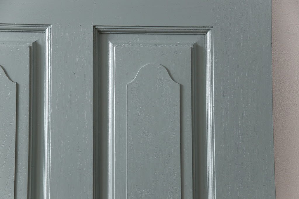 ドアをリペア&カスタム!くすんだ青緑色にペイント。(扉、建具)