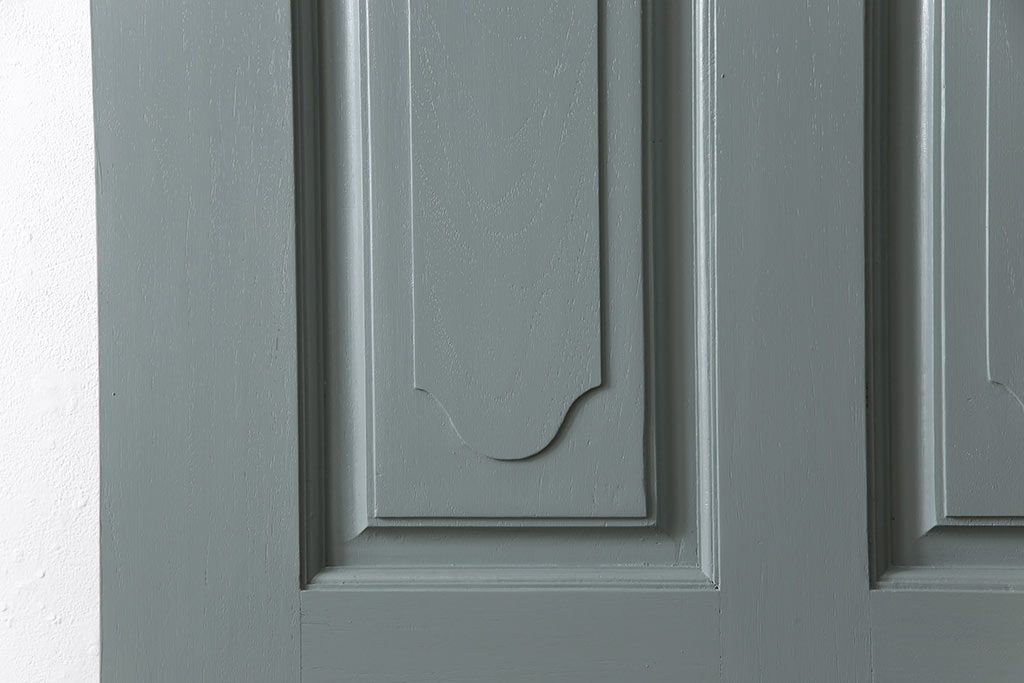 ドアをリペア&カスタム!くすんだ青緑色にペイント。(扉、建具)