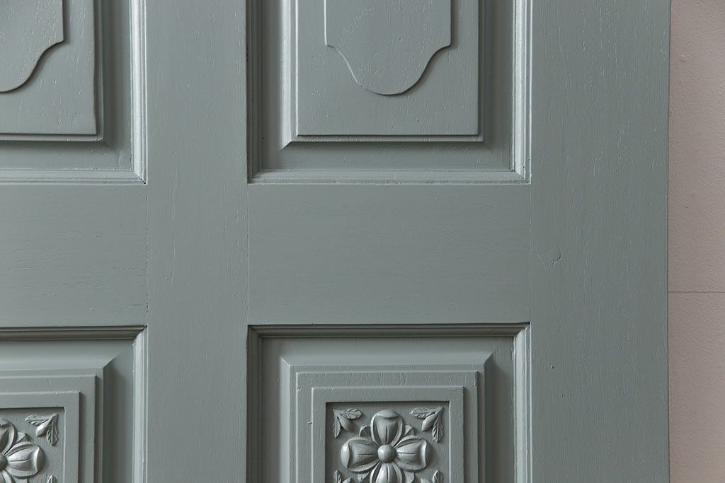 ドアをリペア&カスタム!くすんだ青緑色にペイント。(扉、建具)