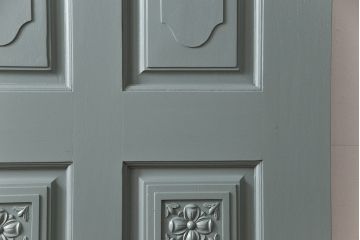 ドアをリペア&カスタム!くすんだ青緑色にペイント。(扉、建具)