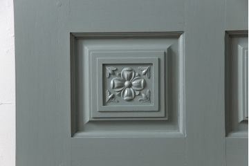 ドアをリペア&カスタム!くすんだ青緑色にペイント。(扉、建具)