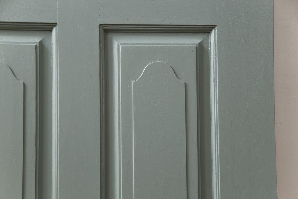 ドアをリペア&カスタム!くすんだ青緑色にペイント。(扉、建具)