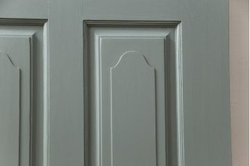 ドアをリペア&カスタム!くすんだ青緑色にペイント。(扉、建具)