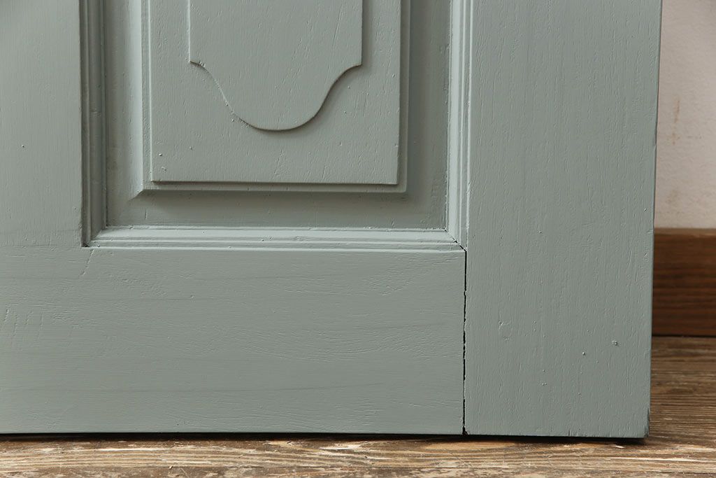 ドアをリペア&カスタム!くすんだ青緑色にペイント。(扉、建具)