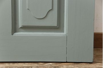 ドアをリペア&カスタム!くすんだ青緑色にペイント。(扉、建具)