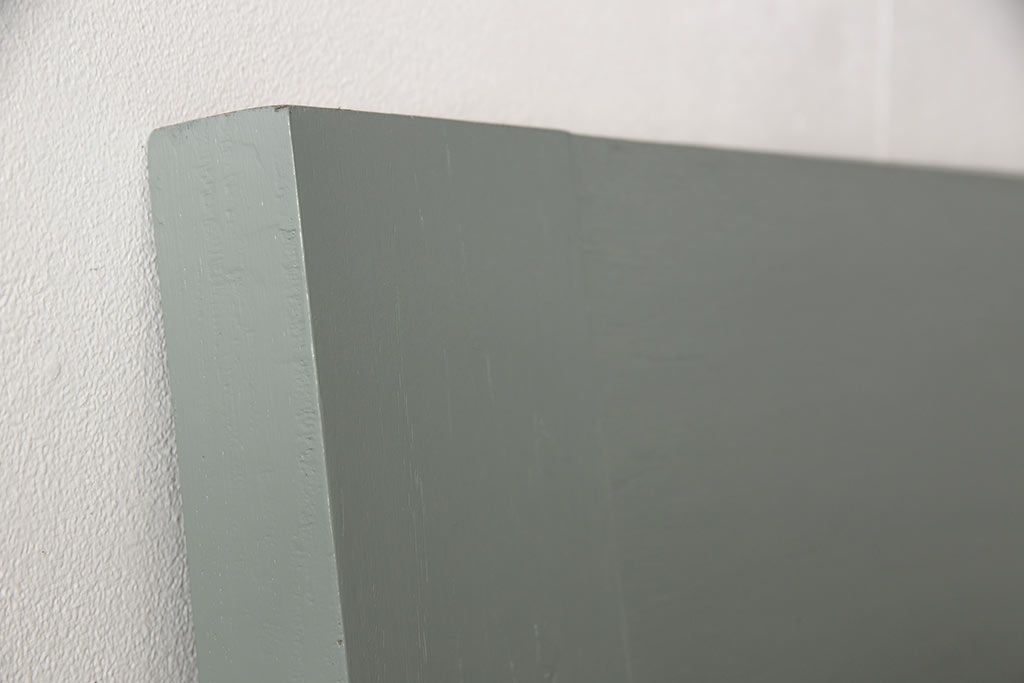 ドアをリペア&カスタム!くすんだ青緑色にペイント。(扉、建具)