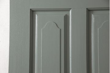 ドアをリペア&カスタム!くすんだ青緑色にペイント。(扉、建具)