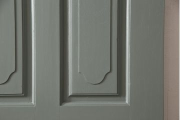 ドアをリペア&カスタム!くすんだ青緑色にペイント。(扉、建具)