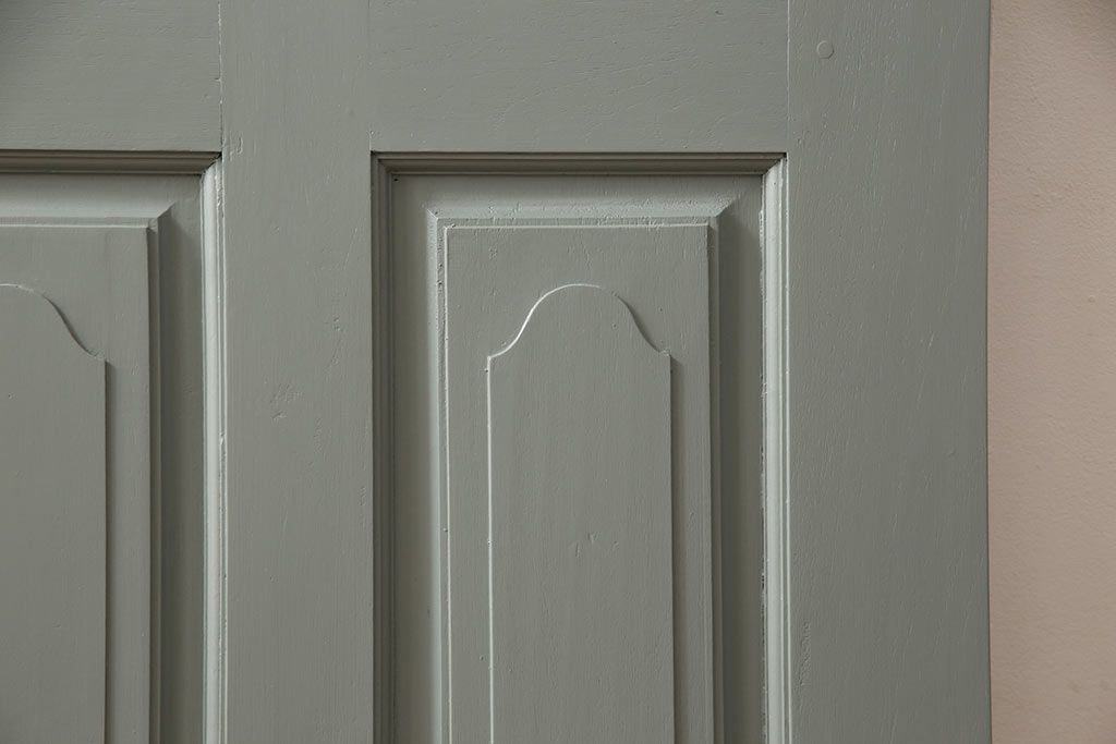 ドアをリペア&カスタム!くすんだ青緑色にペイント。(扉、建具)