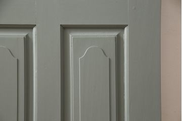 ドアをリペア&カスタム!くすんだ青緑色にペイント。(扉、建具)