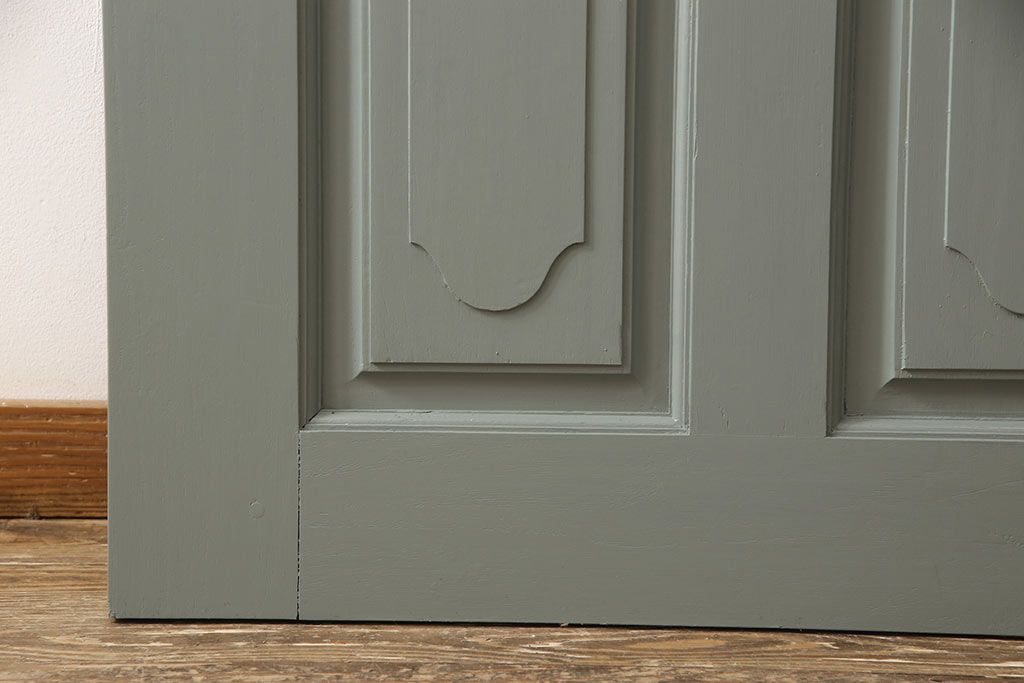 ドアをリペア&カスタム!くすんだ青緑色にペイント。(扉、建具)