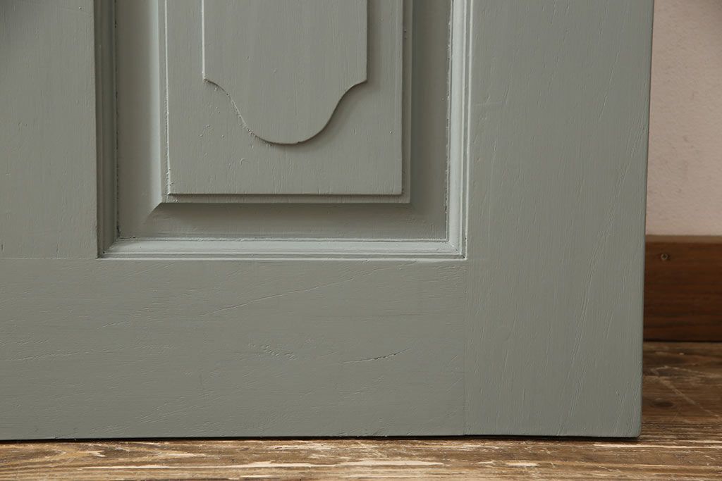 ドアをリペア&カスタム!くすんだ青緑色にペイント。(扉、建具)