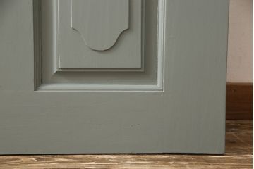 ドアをリペア&カスタム!くすんだ青緑色にペイント。(扉、建具)