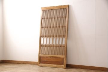 格子戸をリペア&カスタム!高さを高くリサイズし、裏にすりガラスを追加。引手と戸車を取り付け、全体を蜜蝋ワックスで仕上げ。(引き戸、建具)