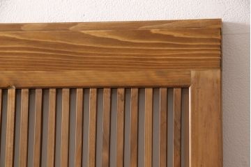 格子戸をリペア&カスタム!高さを高くリサイズし、裏にすりガラスを追加。引手と戸車を取り付け、全体を蜜蝋ワックスで仕上げ。(引き戸、建具)