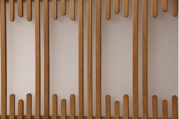 格子戸をリペア&カスタム!高さを高くリサイズし、裏にすりガラスを追加。引手と戸車を取り付け、全体を蜜蝋ワックスで仕上げ。(引き戸、建具)