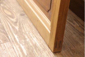 格子戸をリペア&カスタム!高さを高くリサイズし、裏にすりガラスを追加。引手と戸車を取り付け、全体を蜜蝋ワックスで仕上げ。(引き戸、建具)